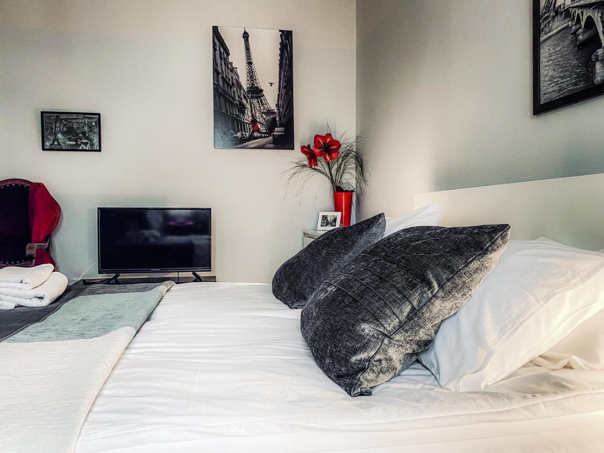 Apartment Next To Wawel Castle, Vistula River & Old Town Cracow クラクフ エクステリア 写真