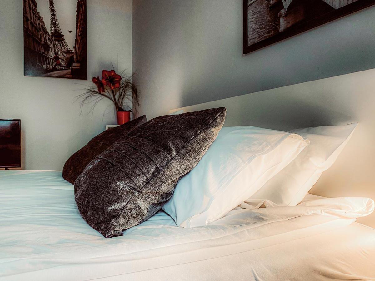 Apartment Next To Wawel Castle, Vistula River & Old Town Cracow クラクフ エクステリア 写真